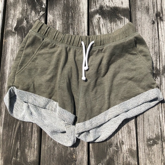 *FREE WITH PURCHASE* H&M shorts - Picture 1 of 3